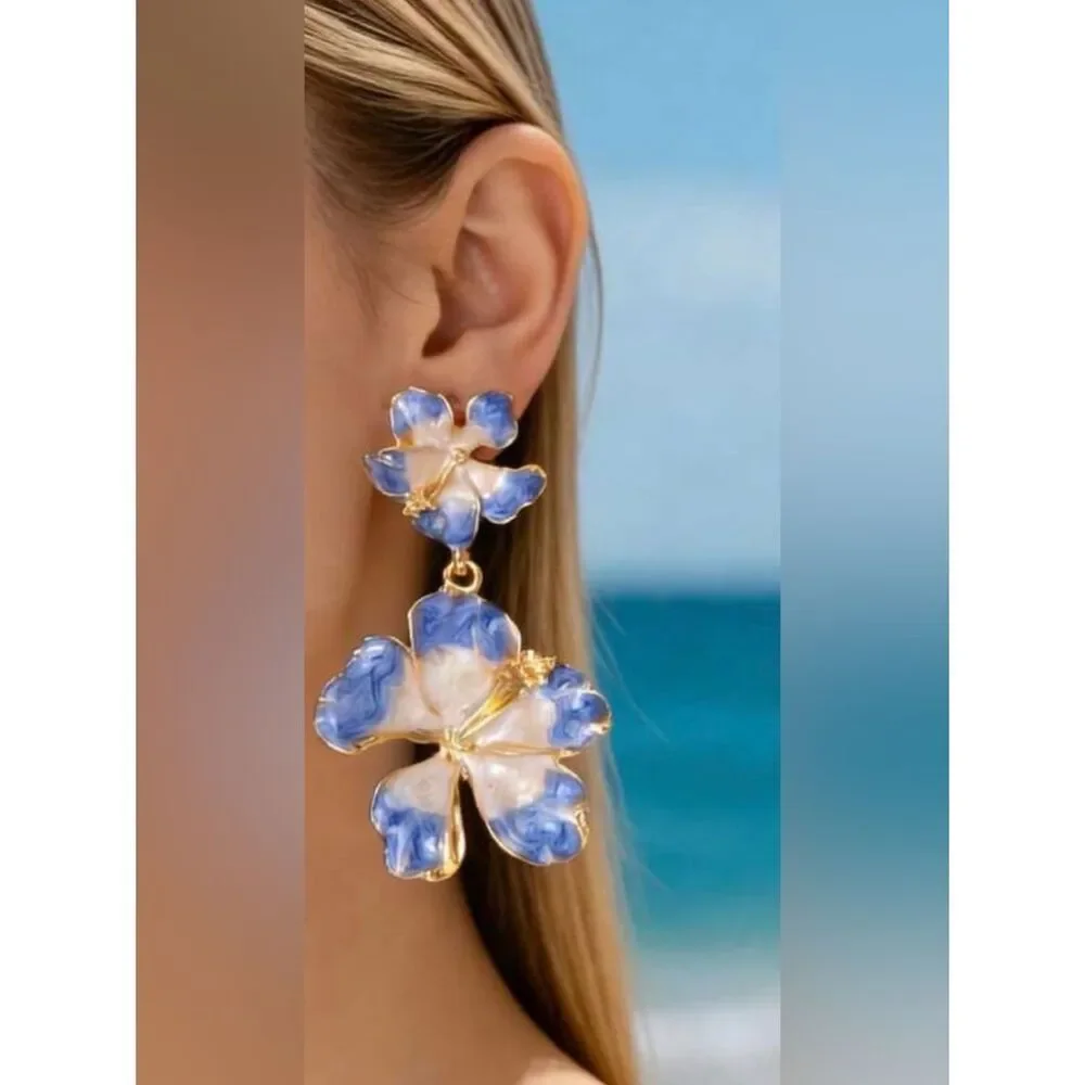 Lavender hibiscus drop earrings A1908